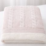Couverture bébé molletonnée – Douceur & chaleur