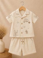 Ensemble garçon 2 pièces chemise & short imprimé – disponible en beige et bleu