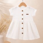 Robe bébé fille en lin avec boutons – élégance naturelle