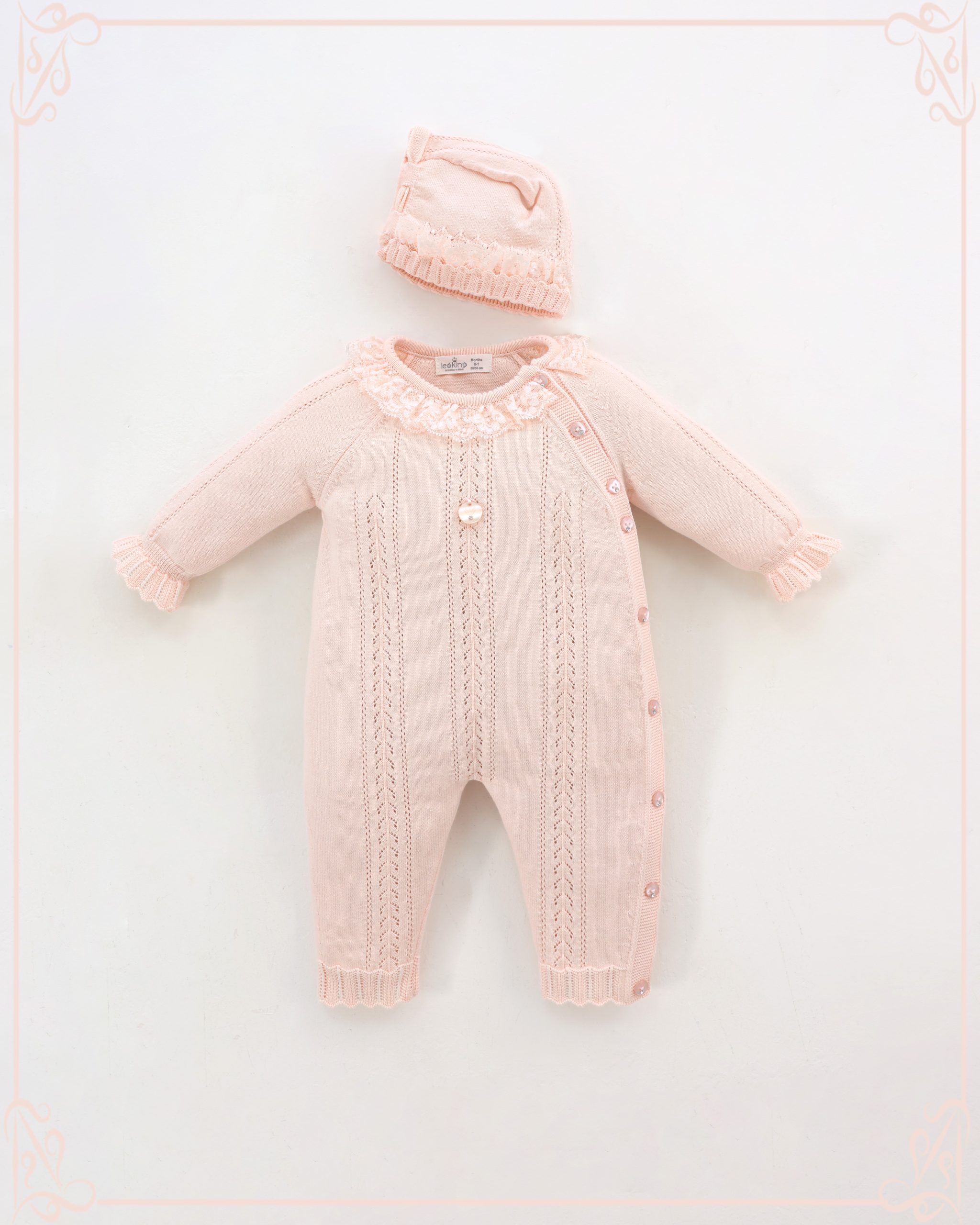 7477 saumon Grenouillère bébé élégante avec bonnet assorti – Image 1