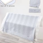 Coffret Couverture Bébé en Maille Bleu Ciel – Ensemble 4 Pièces