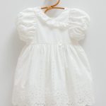 Robe Bébé Blanche Brodée – Collection Cérémonie