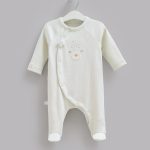 Pyjama Naissance en Maille Côtelée – Petit Ourson en Coton Doux