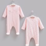 Lot de 2 Pyjamas Naissance – Fleurs en Coton Doux