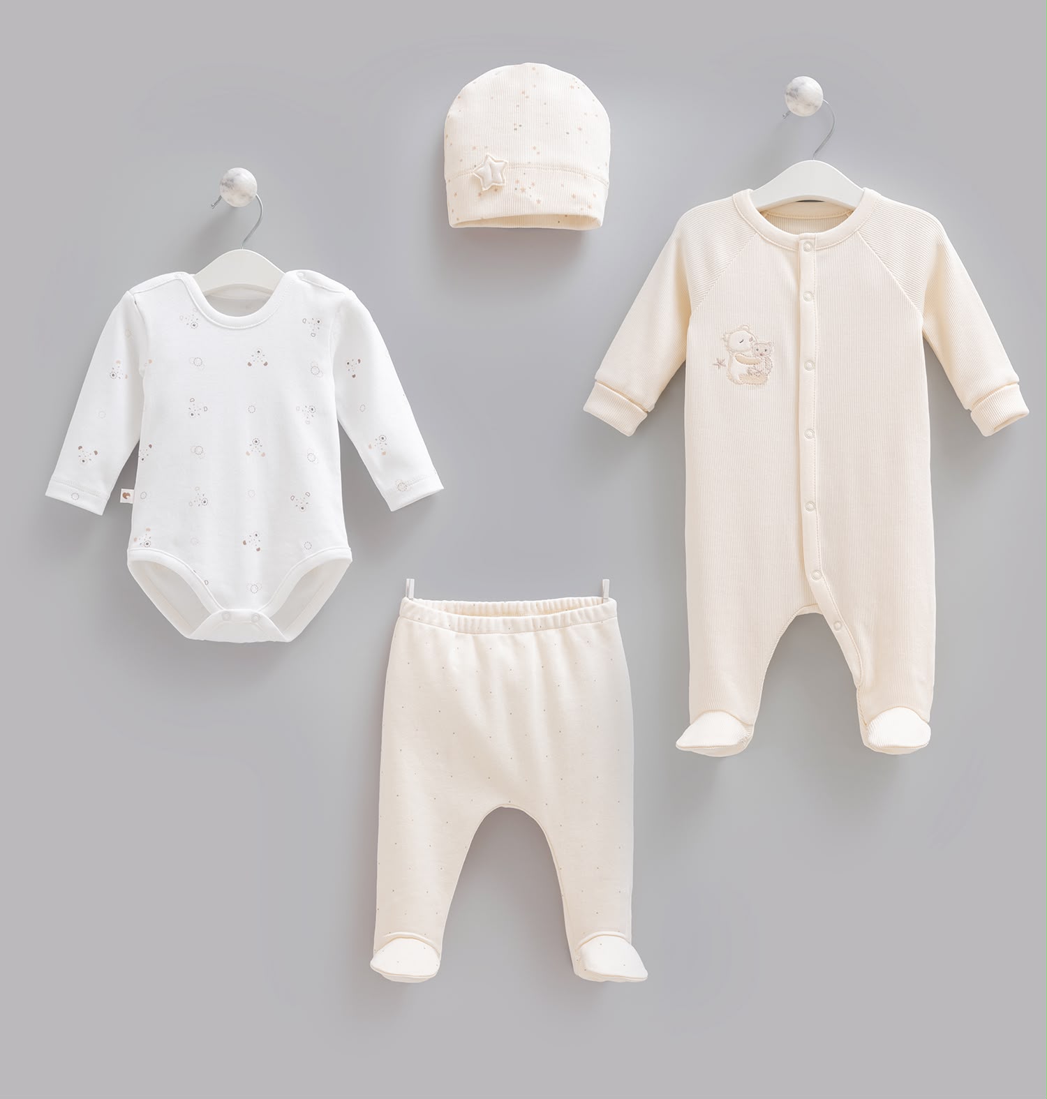 ZE2517 beige Ensemble Naissance 4 Pièces – Beige Écru en Coton Doux – Image 1