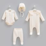 Ensemble Naissance 4 Pièces – Écru Élégance en Coton Doux