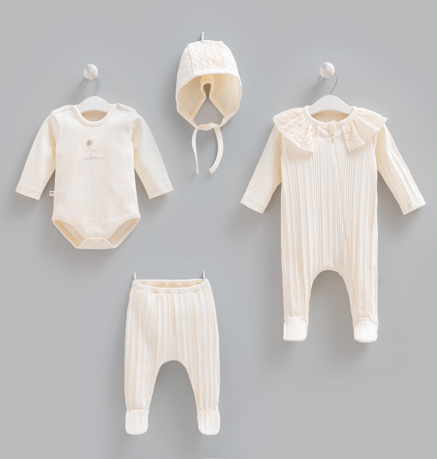 ZK2510.BEJ Ensemble Naissance 4 Pièces – Écru Élégance en Coton Doux – Image 1