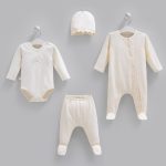 Ensemble Naissance 4 Pièces – Écru en Coton Doux