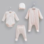 Ensemble Naissance 4 Pièces en Coton Doux – Saumon