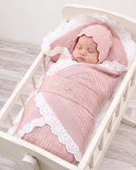 Coffret Couverture Bébé en Maille Rose – Ensemble 4 Pièces – Image 2