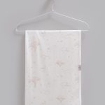 Couverture bébé "Ciel Étoilé" en coton doux – motif arbres, lune et nuages