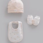 Ensemble naissance 3 pièces "Petits Ours" – bonnet, bavoir et moufles en coton doux